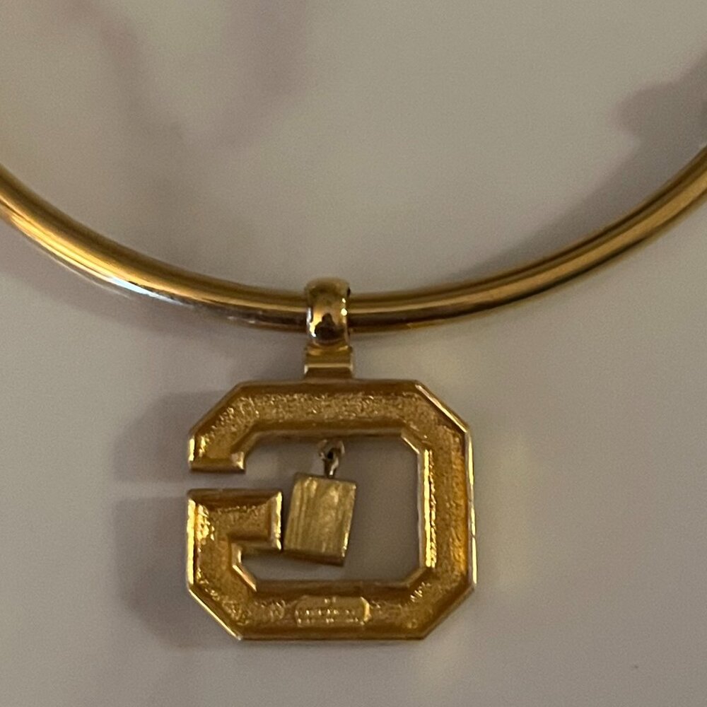Givenchy Enamel G Vintage Necklace Gold Plated - Picture 6 of 10